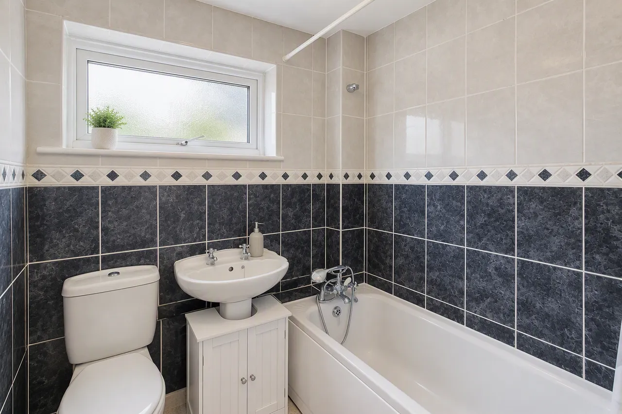 Channel Close, Hounslow, TW5, photo 6