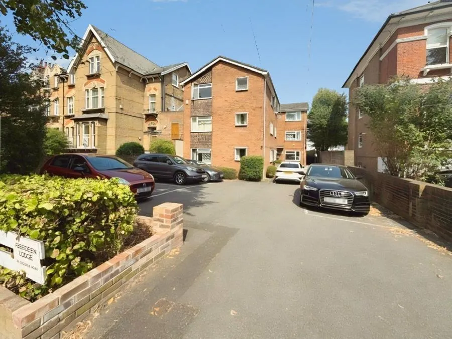 2 bed flat for sale, Osborne Road, Windsor, SL4