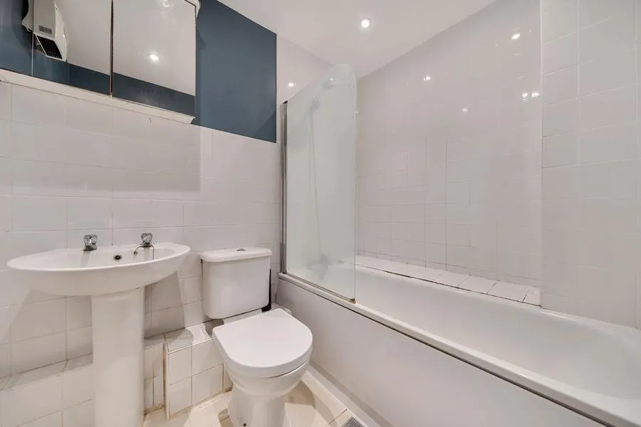 Station Road, Addlestone, KT15, photo 12
