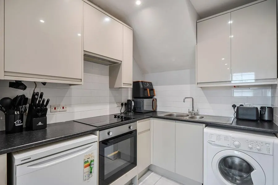 Station Road, Addlestone, KT15, photo 5