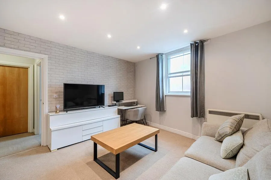 Station Road, Addlestone, KT15, photo 2