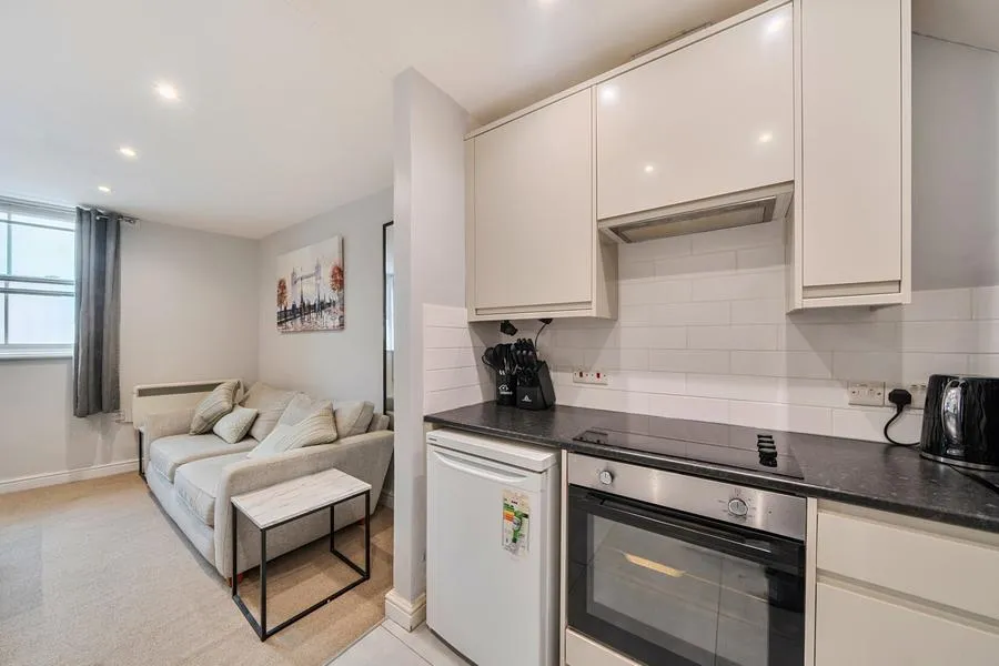 Station Road, Addlestone, KT15, photo 7