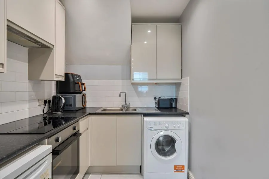 Station Road, Addlestone, KT15, photo 6