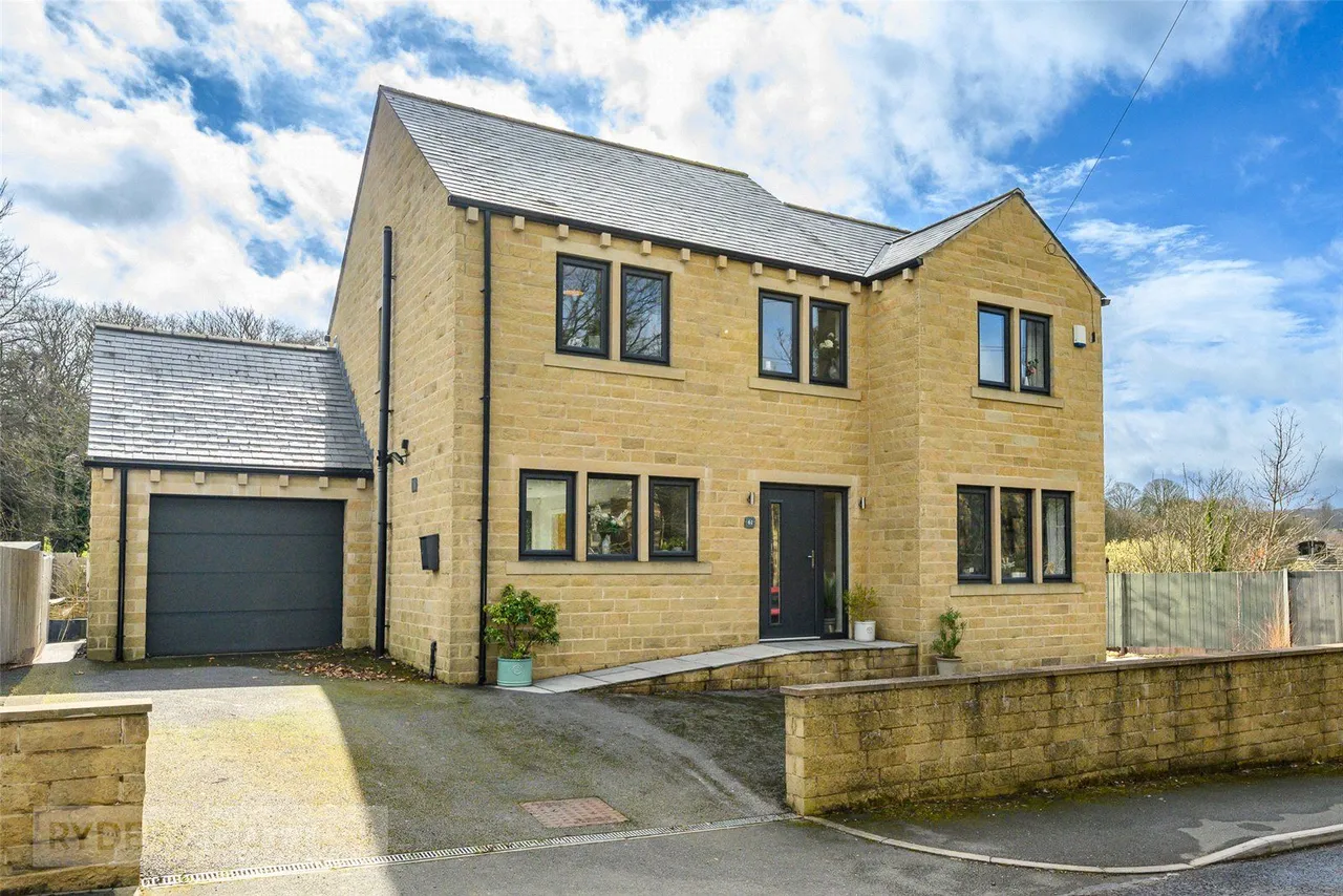 4 bed house for sale, Sude Hill, New Mill, HD9