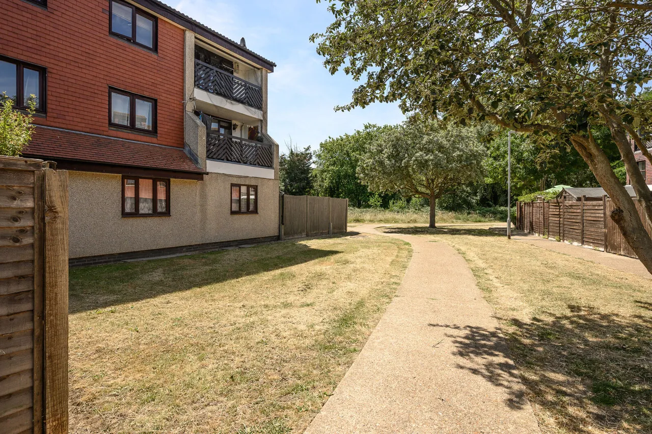 1 bed flat for sale, Buttermere Close, Morden, SM4