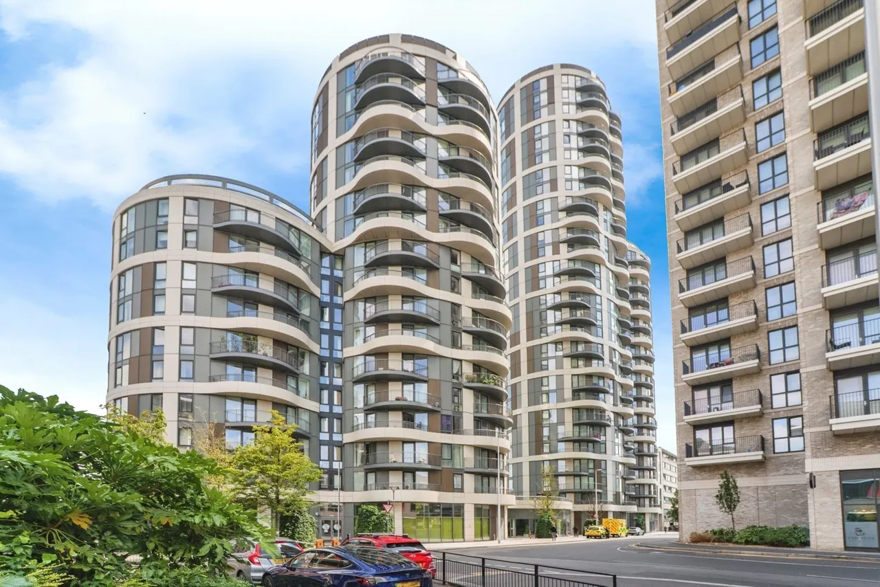 2 bed flat for sale, Cambridge Road, Barking, IG11