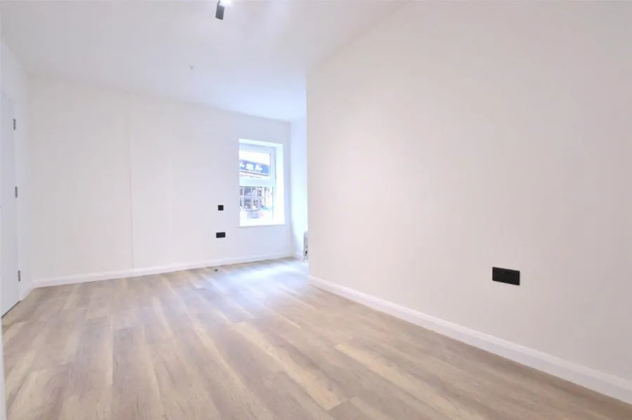 London Road, Redhill, RH1, photo 4