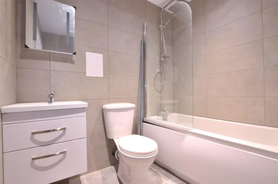 London Road, Redhill, RH1, photo 2