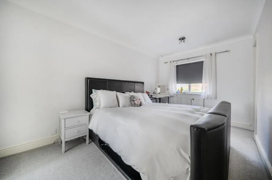 Nightingale Walk, Windsor, SL4, photo 12