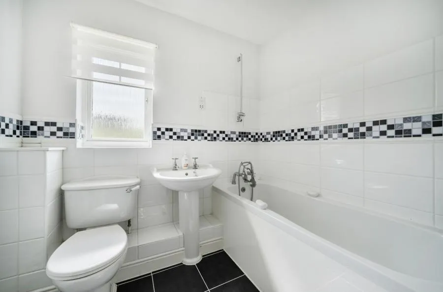 Nightingale Walk, Windsor, SL4, photo 11