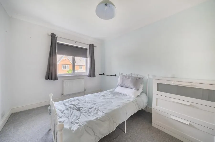 Nightingale Walk, Windsor, SL4, photo 9