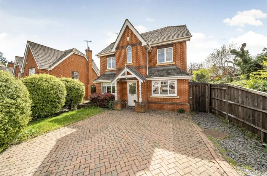 4 bed house for sale, Nightingale Walk, Windsor, SL4