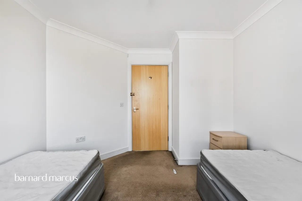 Cleeve Way, Sutton, photo 11