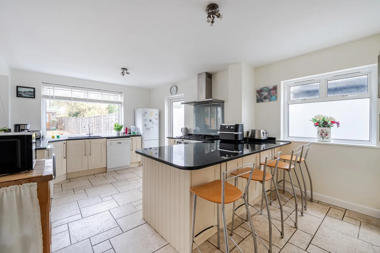 Whitehorse Drive, Epsom, KT18, photo 2