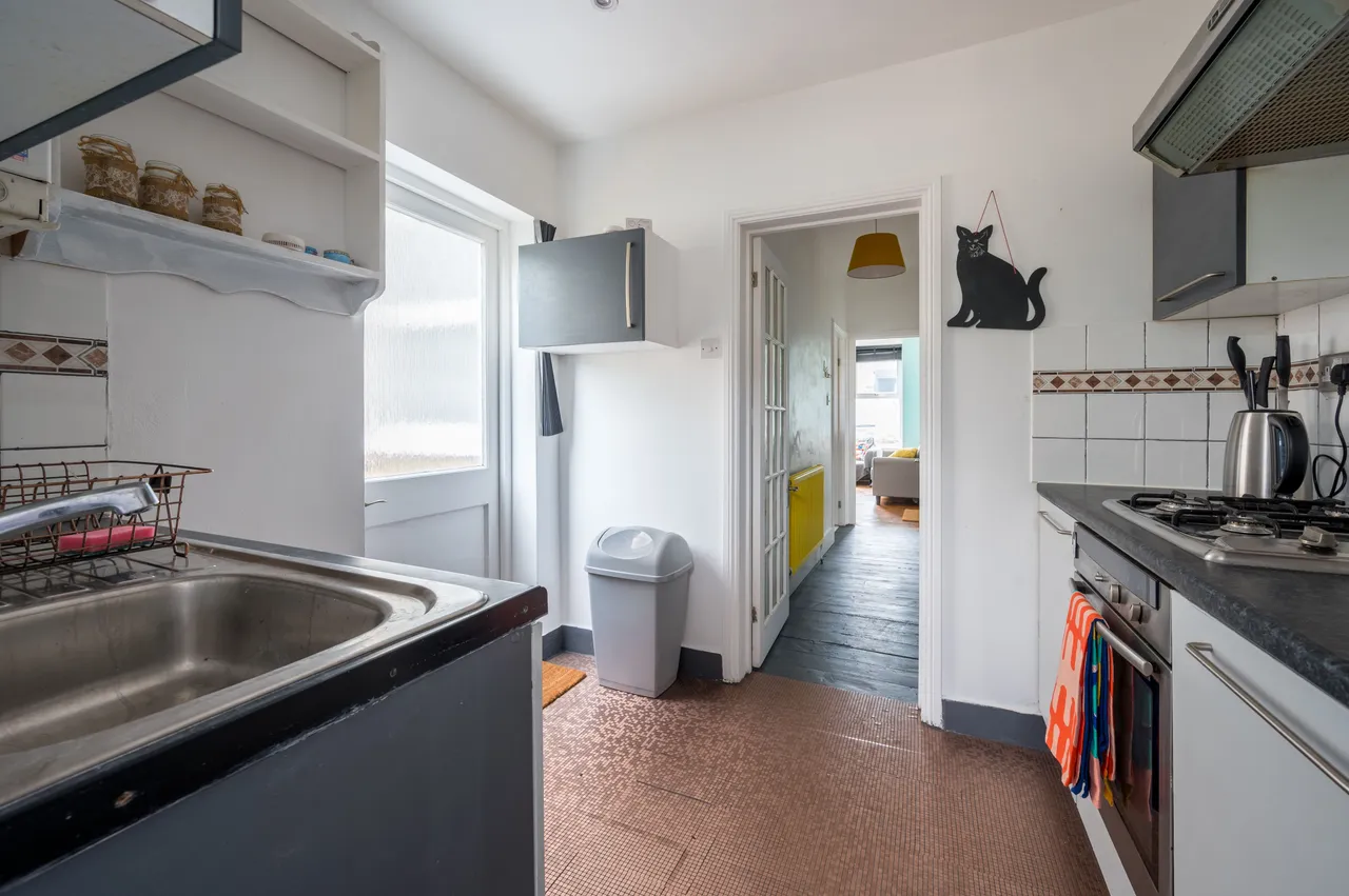 Flat A, 49 Neuchatel Road, London, photo 8