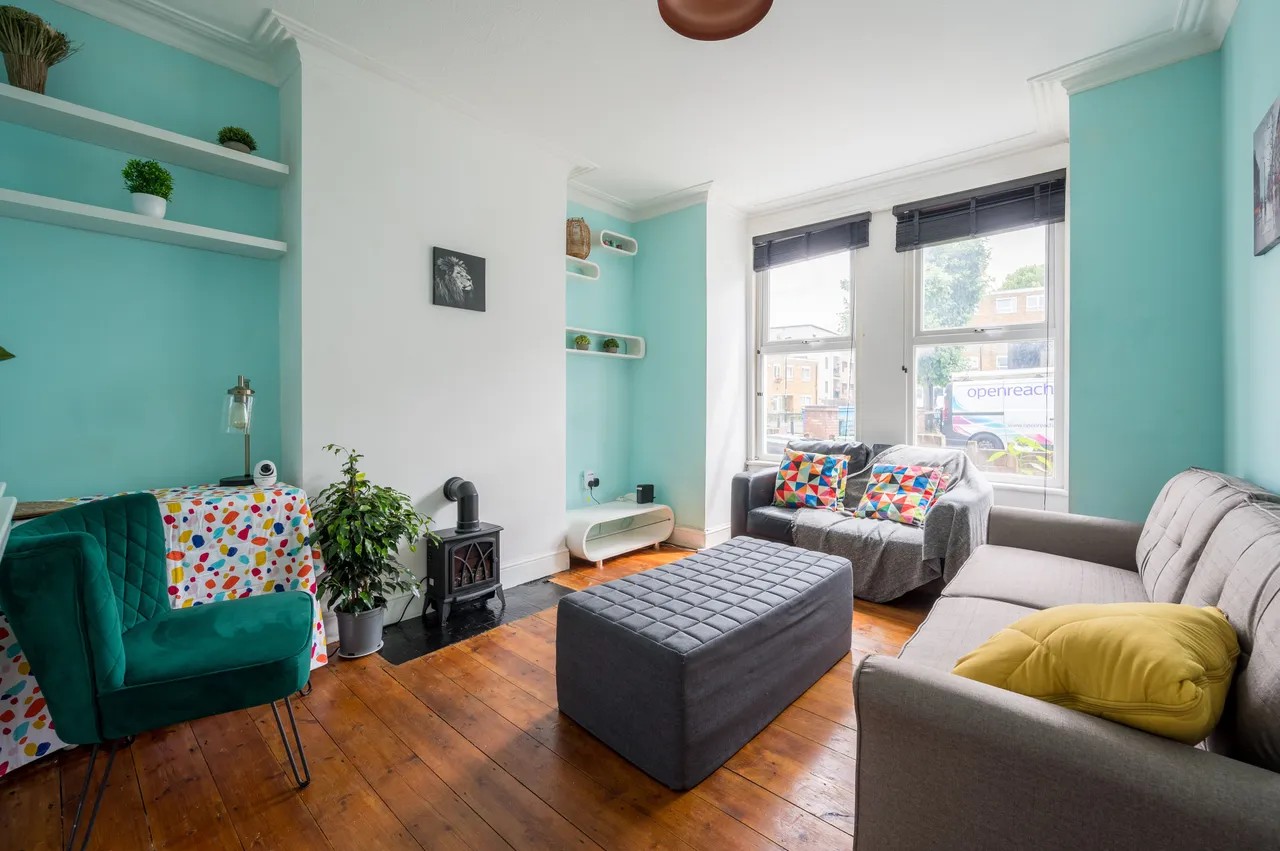 1 bed flat to rent — Flat A, 49 Neuchatel Road, London