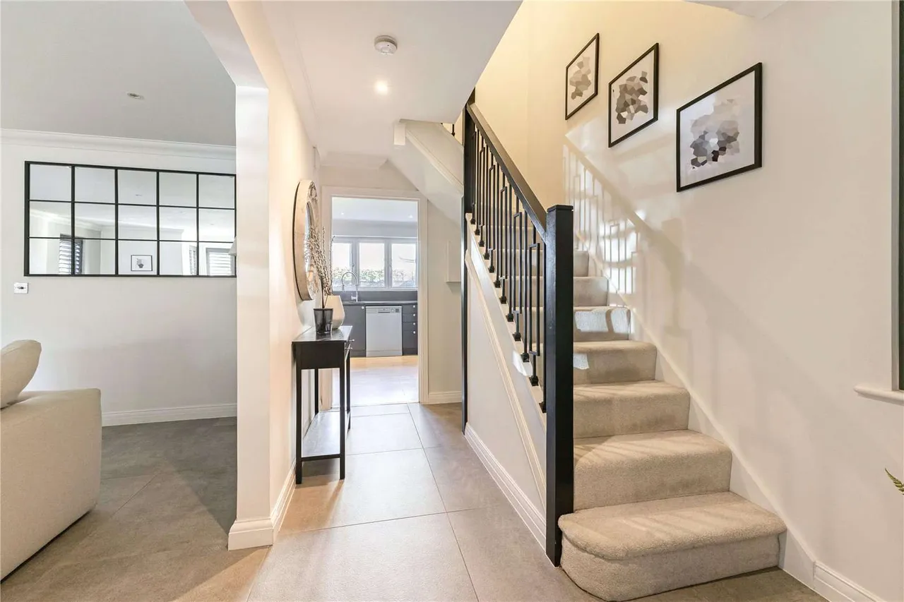 Just Off The Portsmouth Road, Cobham, KT11, photo 9