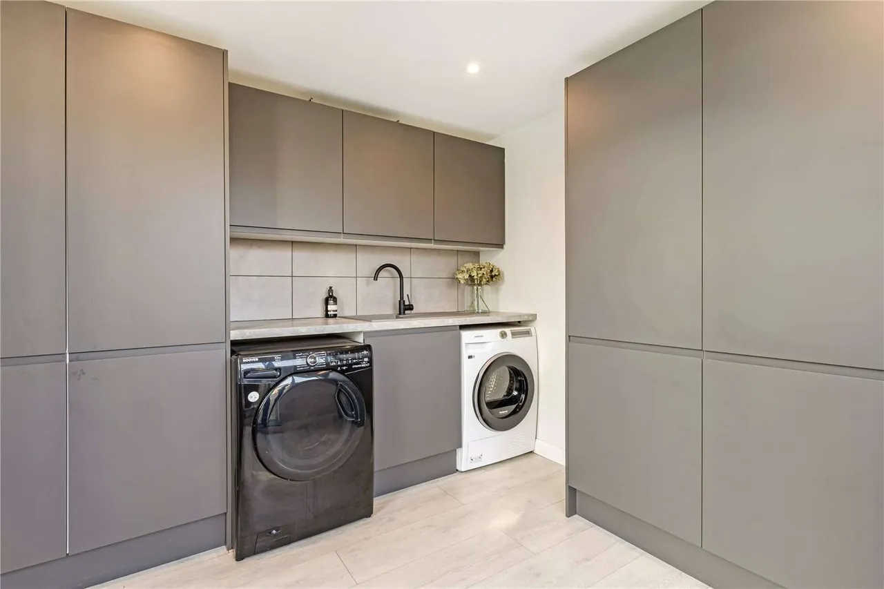 Just Off The Portsmouth Road, Cobham, KT11, photo 7
