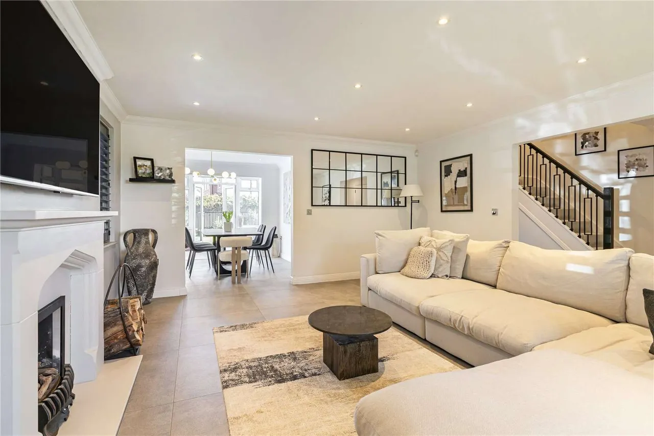 Just Off The Portsmouth Road, Cobham, KT11, photo 3
