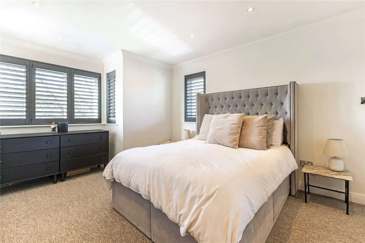 Just Off The Portsmouth Road, Cobham, KT11, photo 12