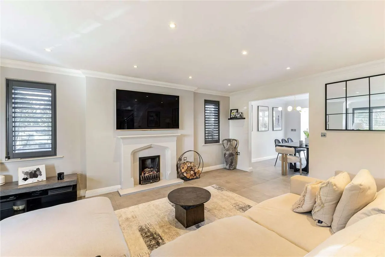 Just Off The Portsmouth Road, Cobham, KT11, photo 2