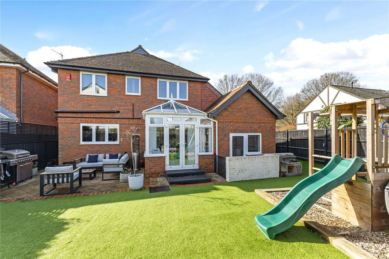 Just Off The Portsmouth Road, Cobham, KT11, photo 17