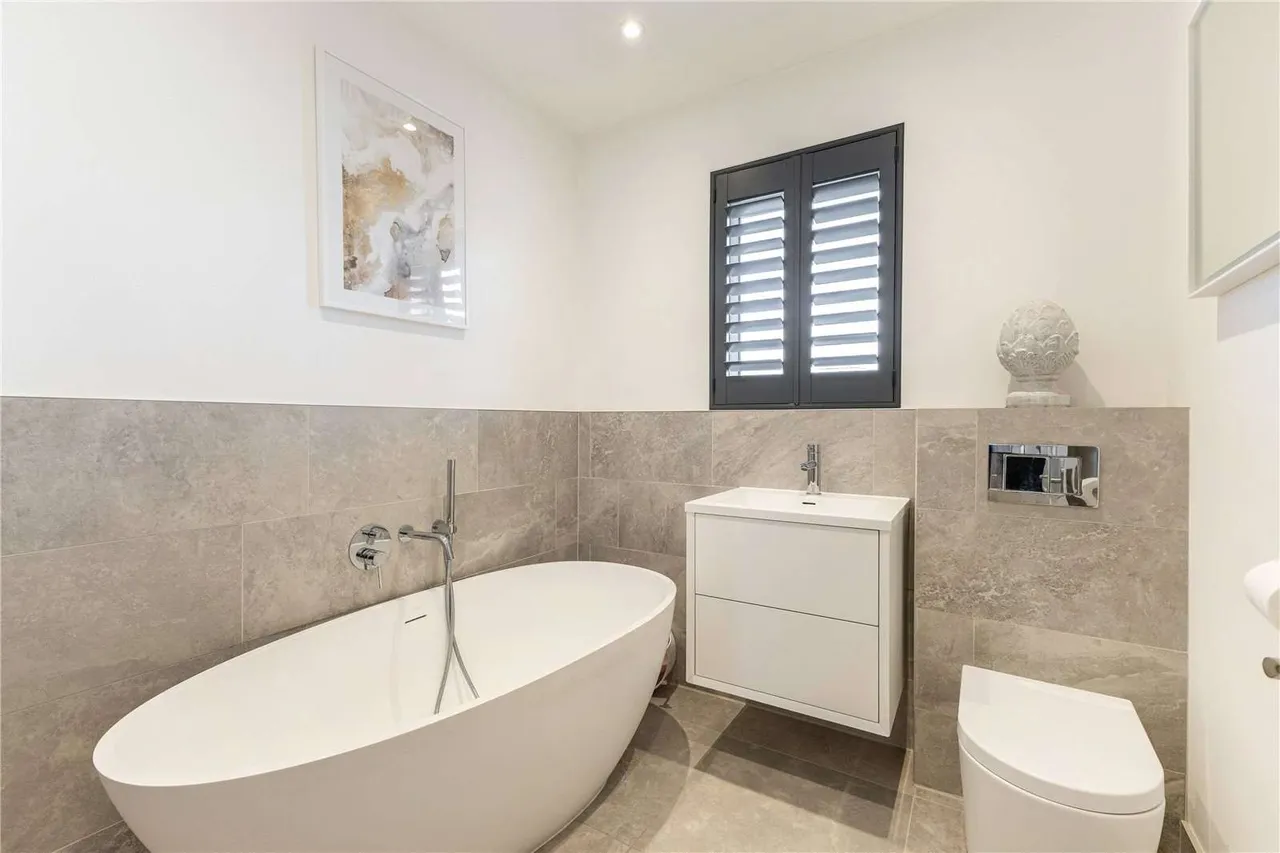 Just Off The Portsmouth Road, Cobham, KT11, photo 15