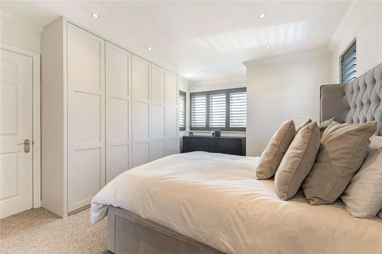 Just Off The Portsmouth Road, Cobham, KT11, photo 13