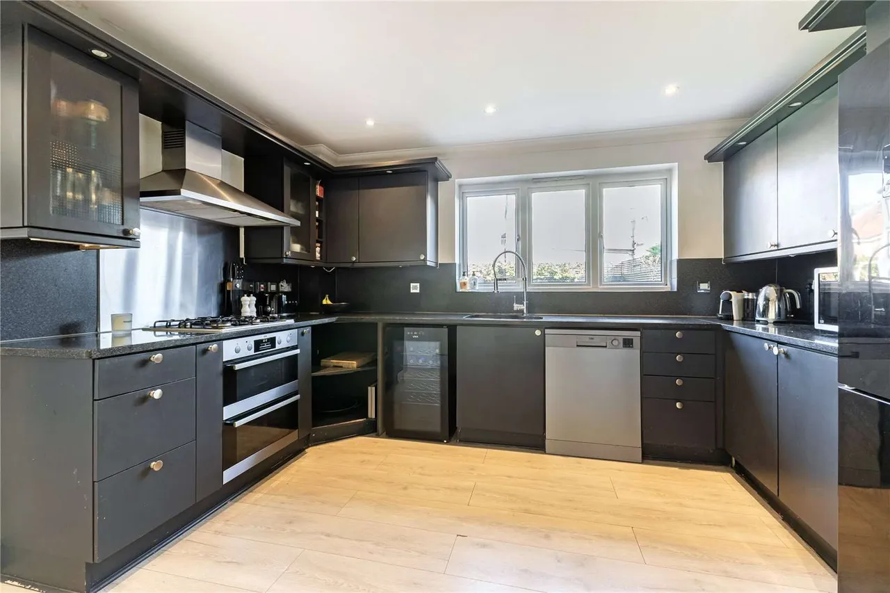Just Off The Portsmouth Road, Cobham, KT11, photo 4