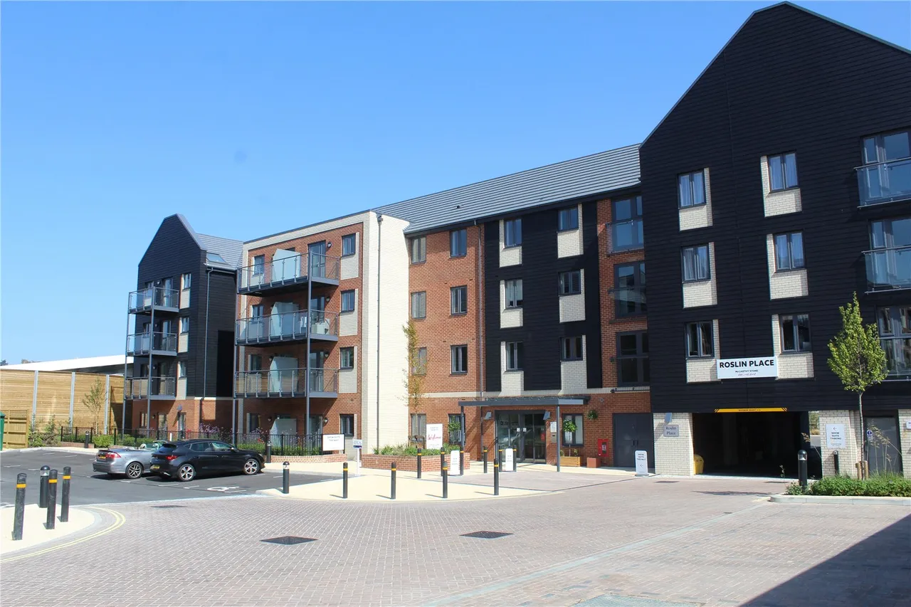 1 bed flat for sale — Station Road, Hook, RG27 9PH