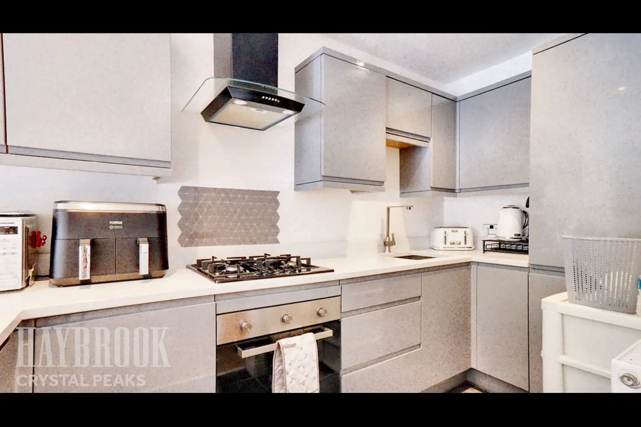 Staveley Road, poolsbrook, photo 9