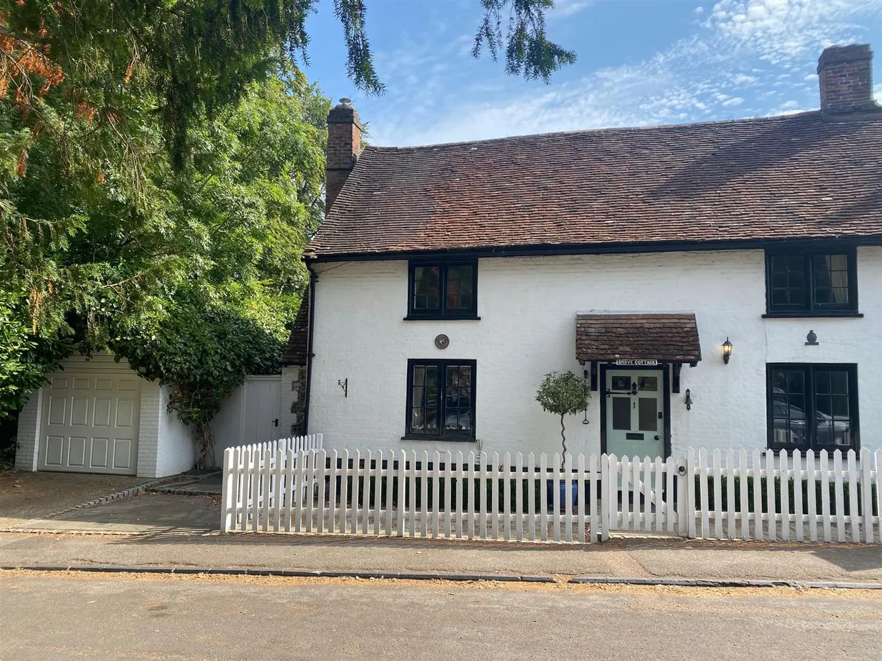 3 bed house for sale, Leatherhead Road, Great Bookham, KT23