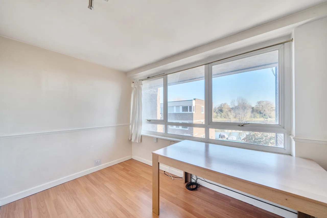 Justin Close, Brentford, TW8, photo 6