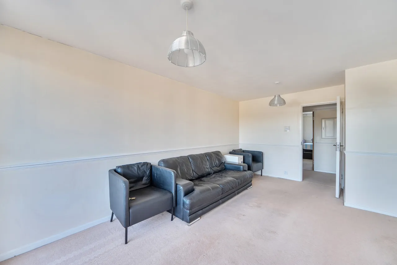 Justin Close, Brentford, TW8, photo 3