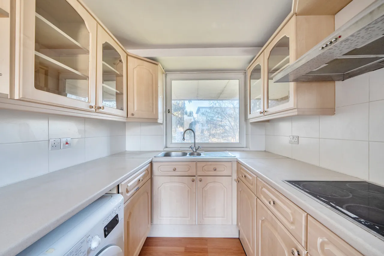 Justin Close, Brentford, TW8, photo 4