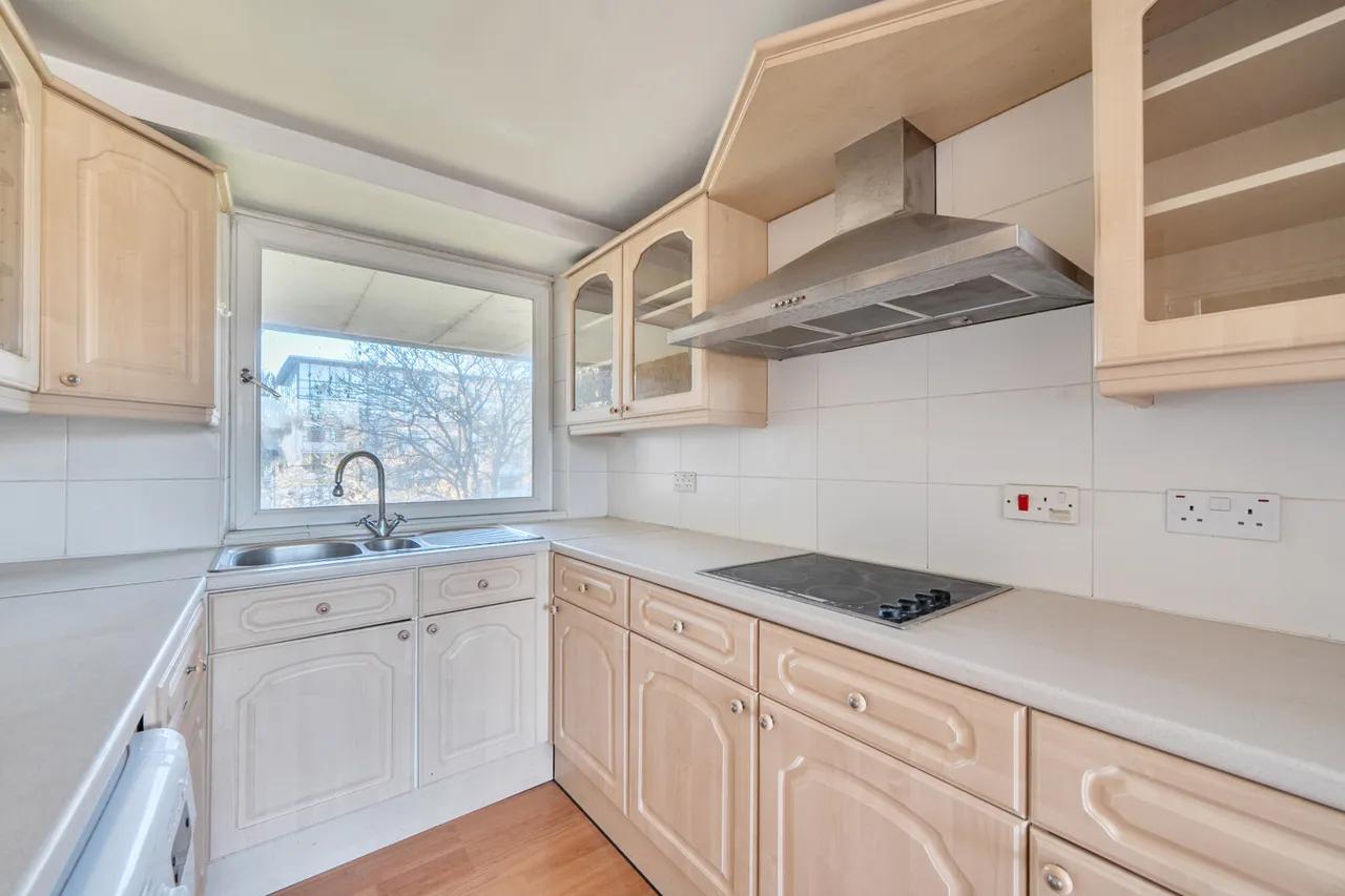 Justin Close, Brentford, TW8, photo 11