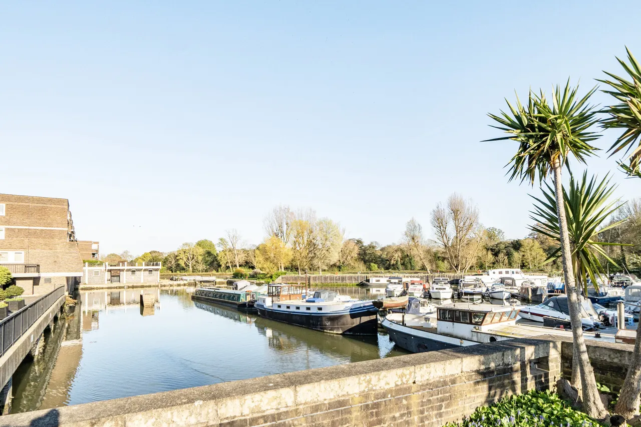 Justin Close, Brentford, TW8, photo 10