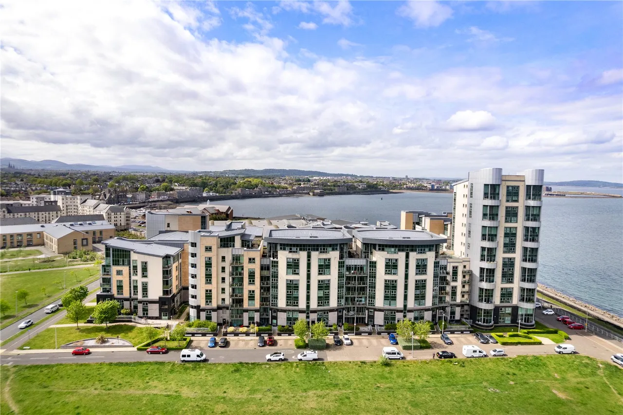 4 bed flat for sale, Western Harbour Way, Newhaven