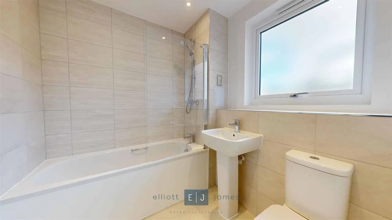 Luctons Close, Borders Lane, Loughton, photo 7