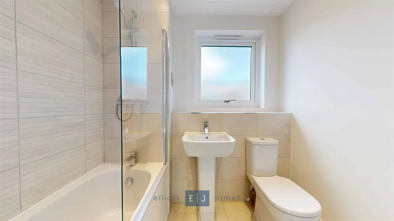 Luctons Close, Borders Lane, Loughton, photo 8