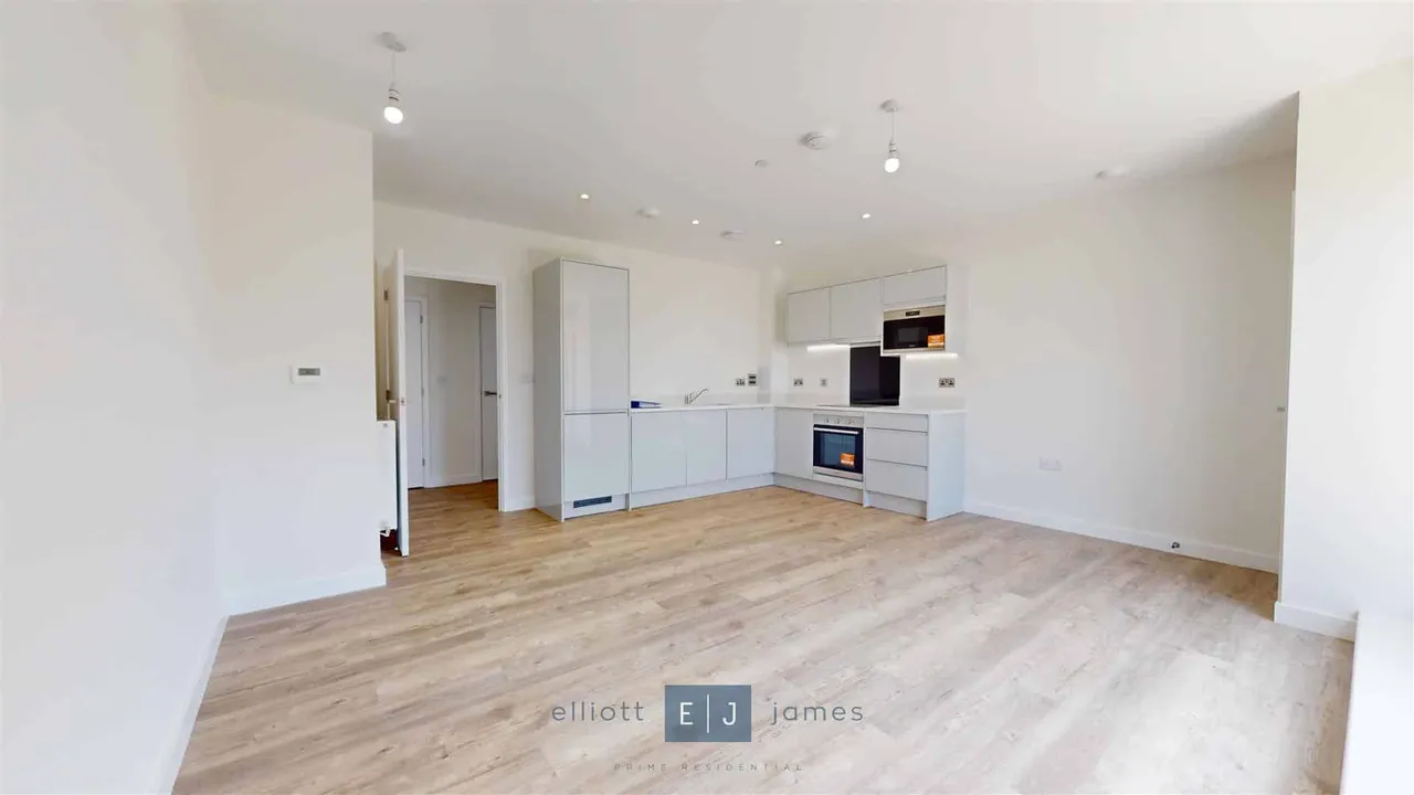 Luctons Close, Borders Lane, Loughton, photo 3