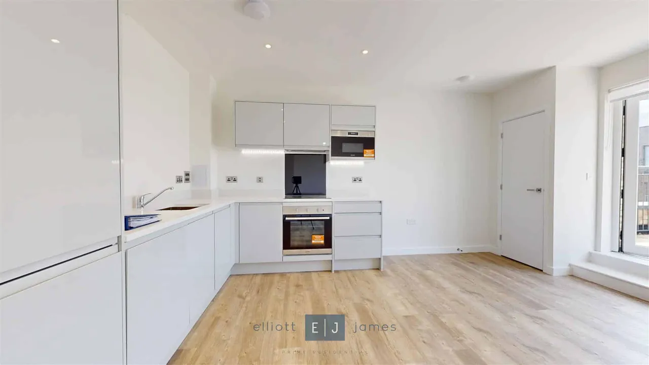 Luctons Close, Borders Lane, Loughton, photo 4
