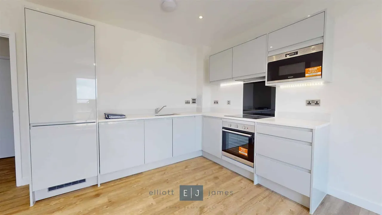 Luctons Close, Borders Lane, Loughton, photo 5