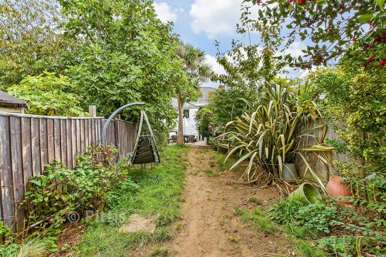 Atherley Cross Road, Shanklin, PO37, photo 12