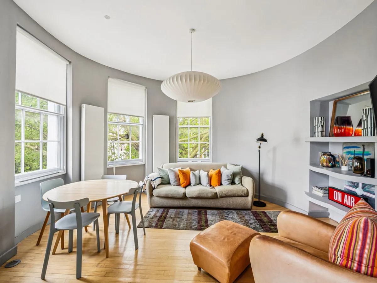 2 bed flat to rent, Holland Park Avenue, London, W11