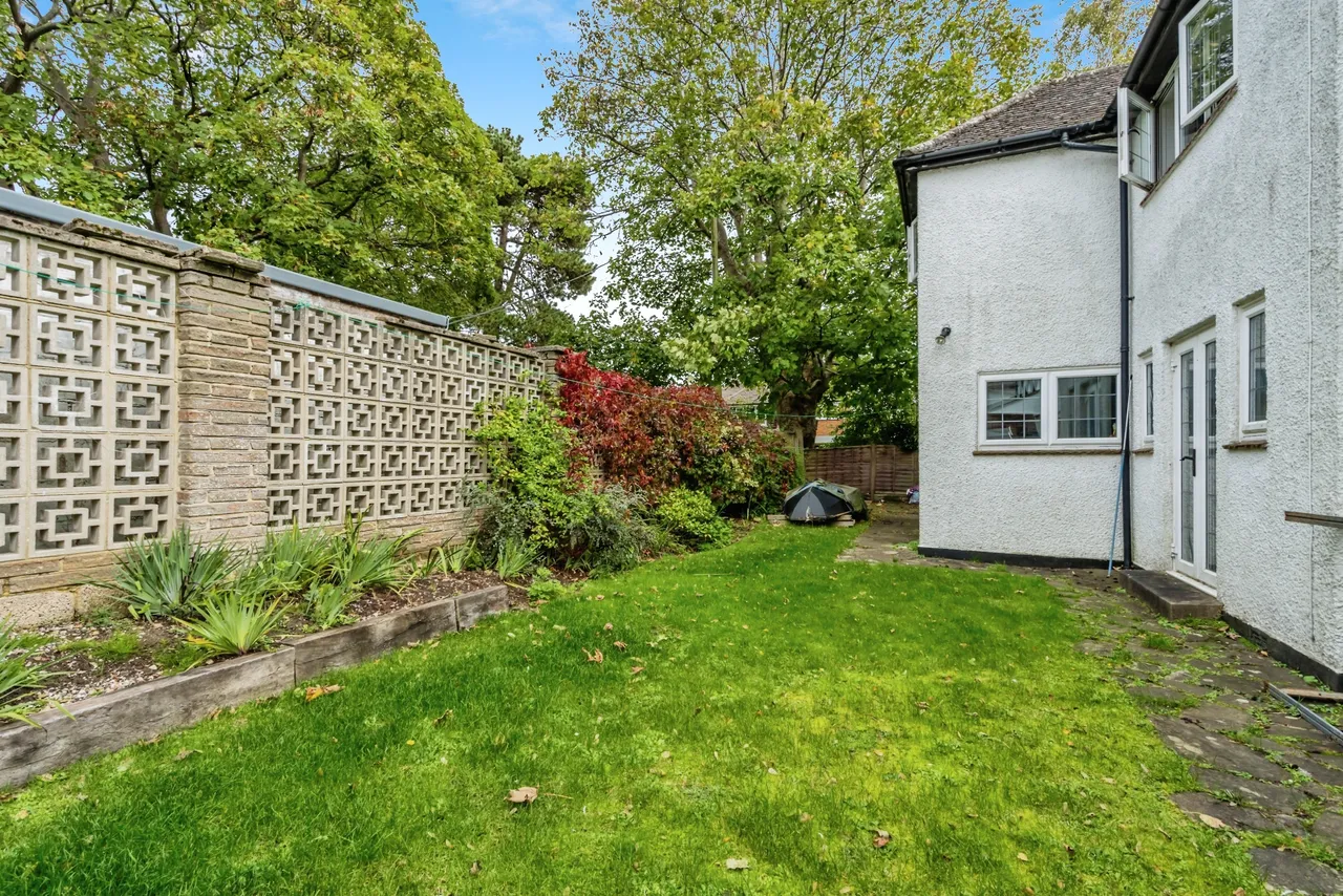 West Avenue, Middleton-on-Sea, PO22, photo 17