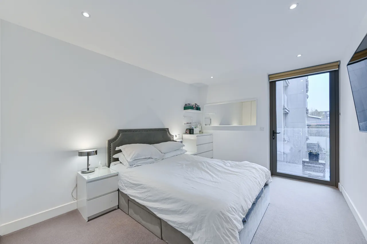 London, SW17, photo 2