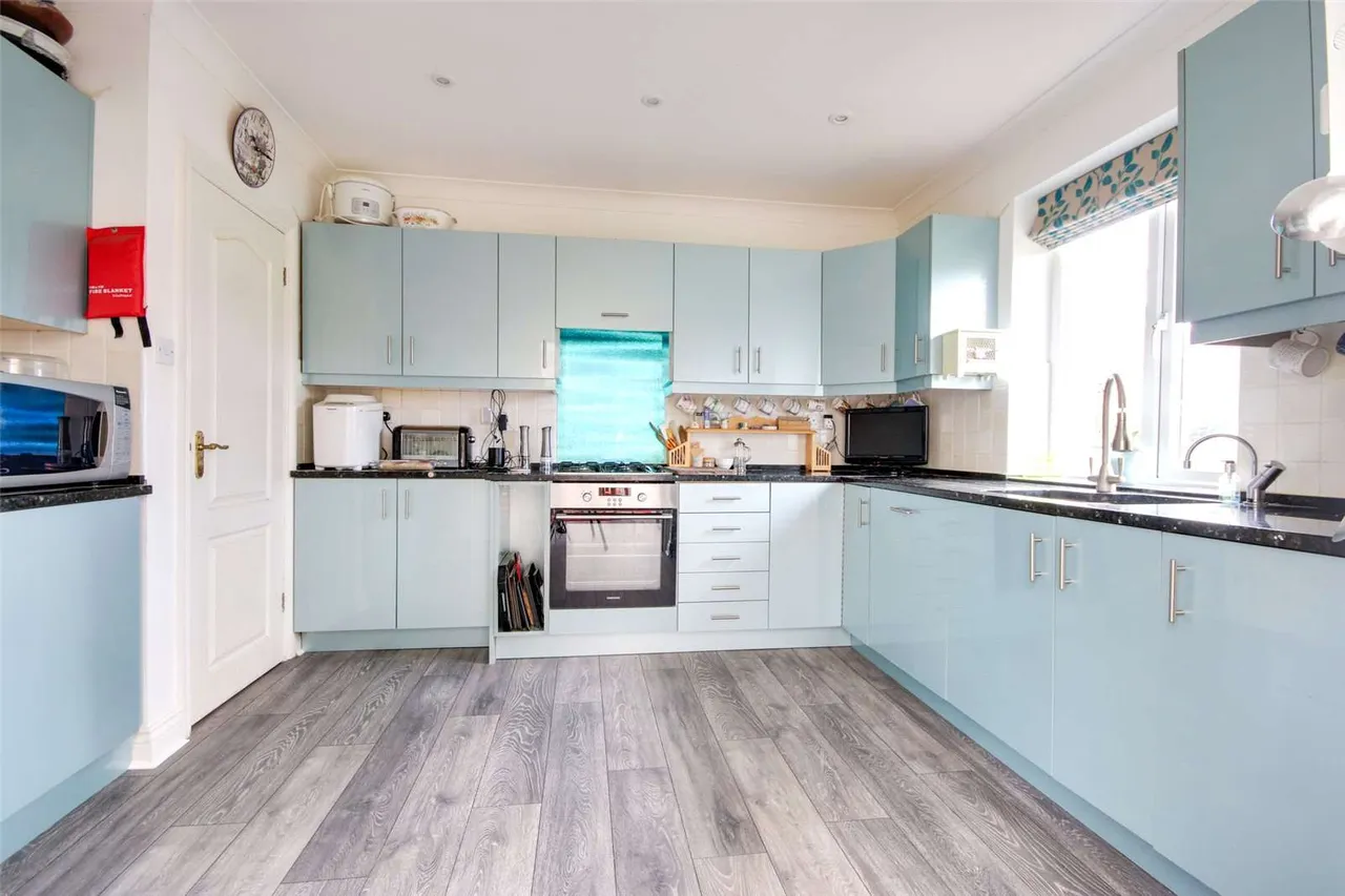Lower Buckland Road, Lymington, Hampshire, SO41 9DR, photo 5