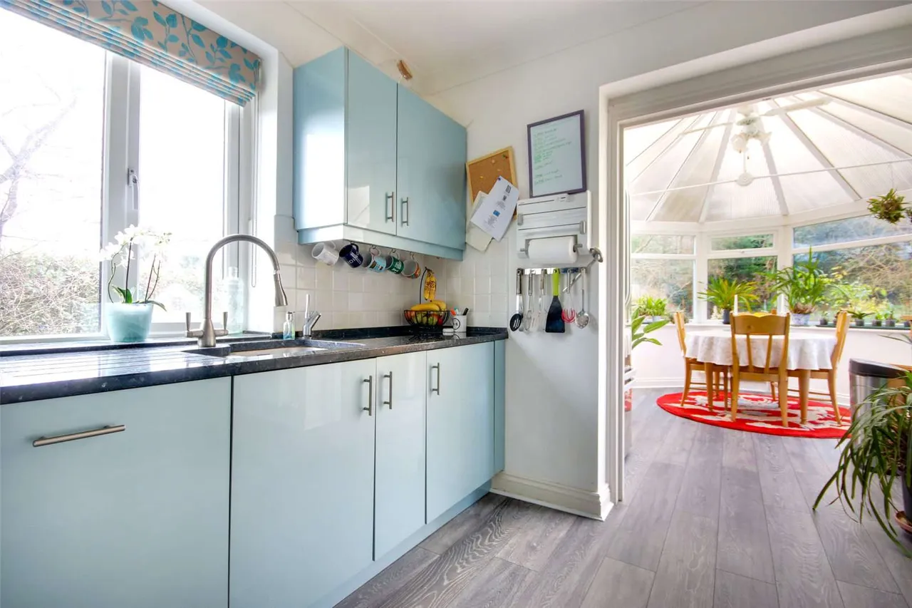 Lower Buckland Road, Lymington, Hampshire, SO41 9DR, photo 6
