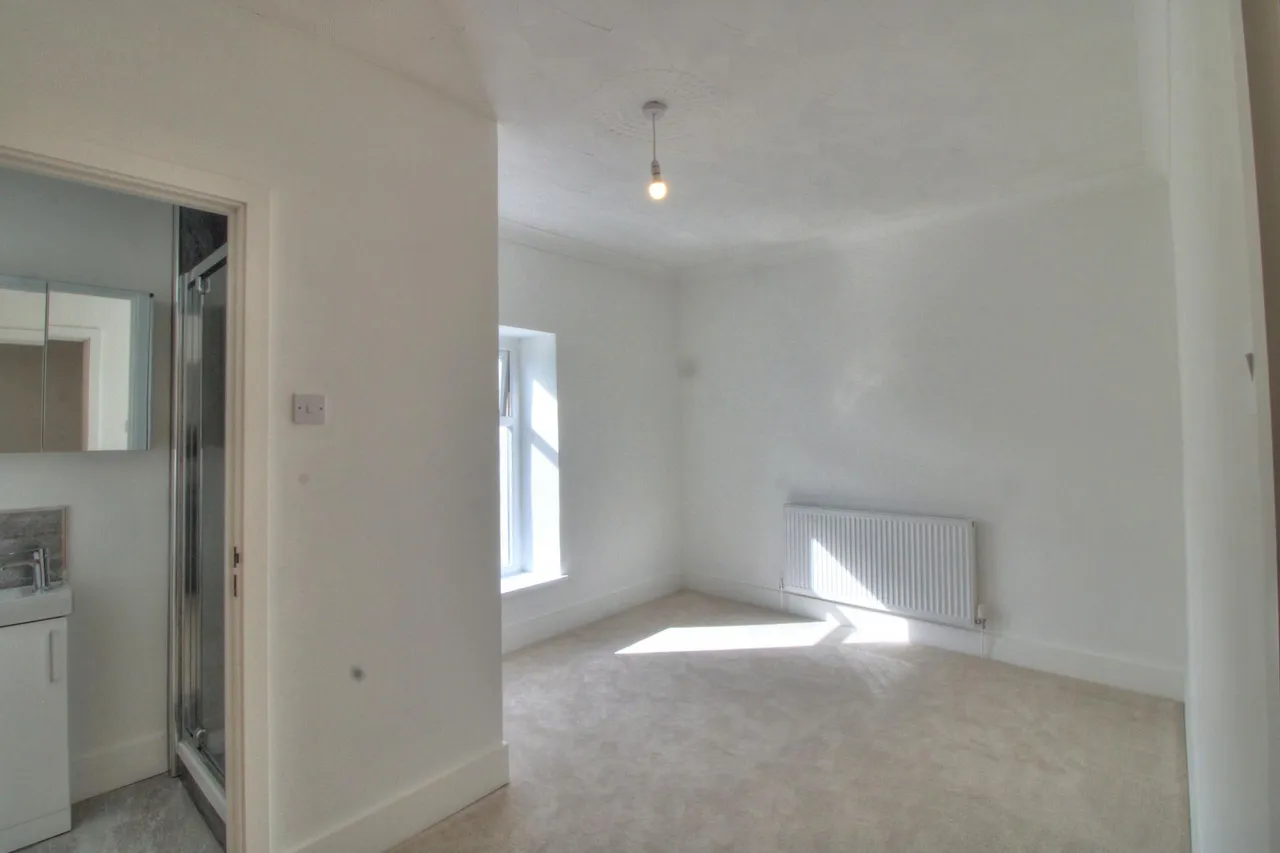 Queens Road, New Tredegar, NP24, photo 7